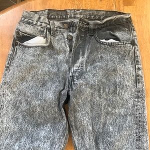 Grey acid wash Levis internal size tag missing W30 L32